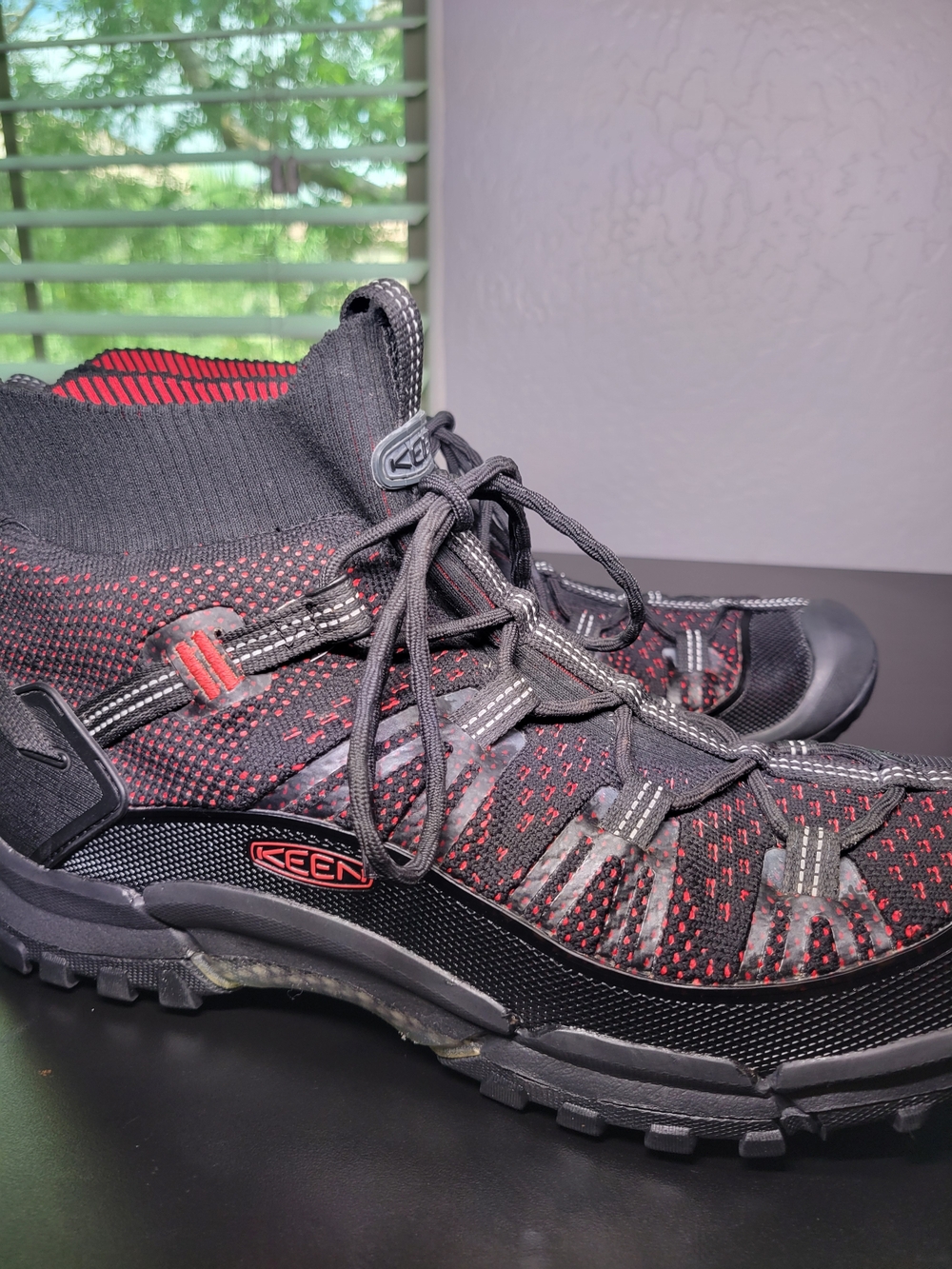 Keen Men's Axis Evo Mid Waterproof Hiking Boots in Black and Red Size 13